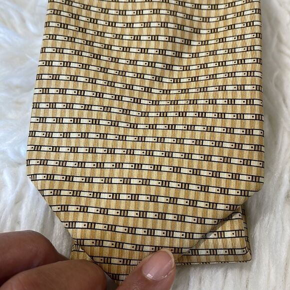 Pierre Cardin Paris 100% Silk Tie - Picture 7 of 7